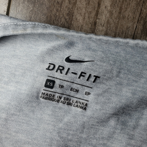 Nike Dri-Fit Women's Gray Athletic Tank Top Size XS EUC - Picture 2 of 8